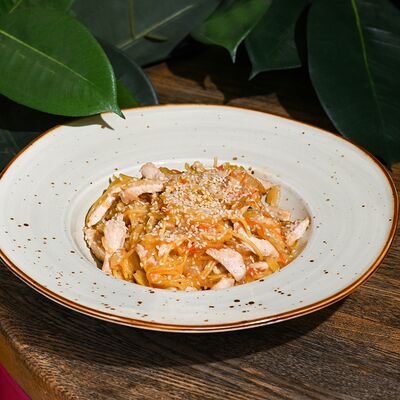 Вок с курицей в Контейнер по цене 690 ₽