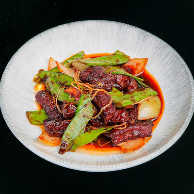 Говядина с соусом Черный перец в Mr. Lee по цене 3900 ₽