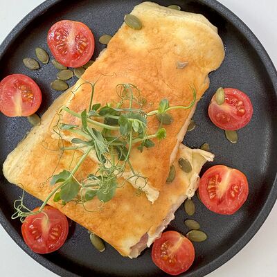 Омлет с беконом и моцареллой в SunSet по цене 390 ₽