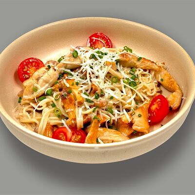 Лапша сливочная с курицей в Суши и Роллы Ли по цене 510 ₽