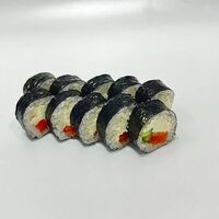 Ролл с лососем в SUSHI WOW