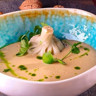 Крем-суп из белых грибов с мини хинкали в Сулугуни по цене 448 ₽