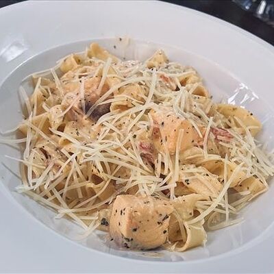 Пенне с лососем в Генрих и Генриетта по цене 490 ₽