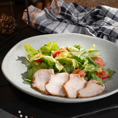Салат с куриной грудкой и имбирным соусомв Top Hop по цене 630 ₽