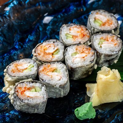 Теплый ролл с креветкой в Nautilus по цене 909 ₽