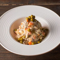 Салат Оливье в Hot Chicken