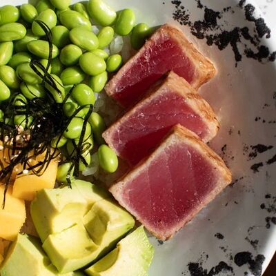 Поке Тунец на гриле в Here sushi по цене 1390 ₽
