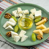 Сырная тарелка в Балкан Петроградский