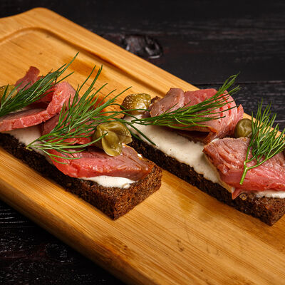 Тапасы с росбифом в Good Company по цене 380 ₽