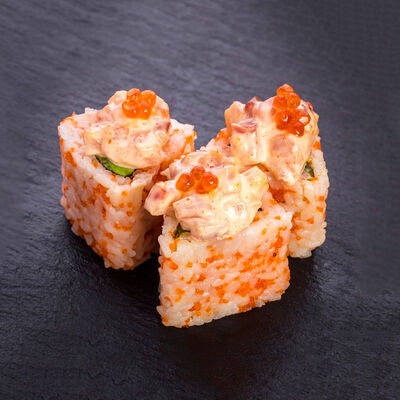 Ролл Спайси Хамачи санкаку в Цветение Сакуры по цене 2300 ₽