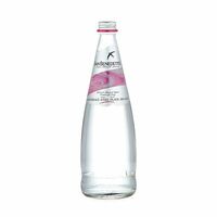 Сан Бенедетто без газа в Udcкафе Upside Down Cake