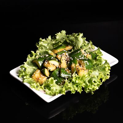 Салат битые огурцы в Sushiland по цене 595 ₽