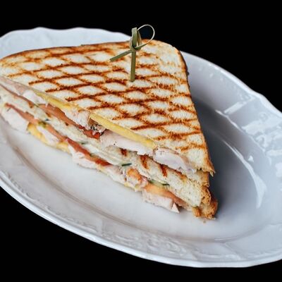 Сэндвич с курицей в Лаверна по цене 550 ₽
