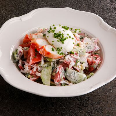 Салат с яйцом пашот и крабом в Ginza по цене 1990 ₽