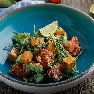 Салат с киноа и маринованным тофу в Маймун по цене 560