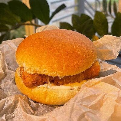 Комбо Два рыбных бургера в Moyo по цене 471 ₽