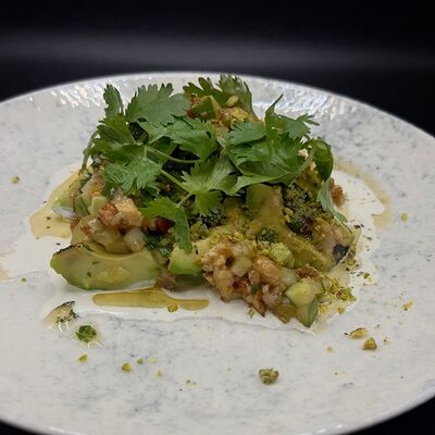 Авокадо гриль с угрём в Чизерия Восточный по цене 920 ₽