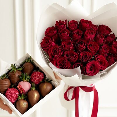 Набор клубники в шоколаде и букет из 25 красных роз Кения №56в SOK - клубника в шоколаде по цене 4990 ₽