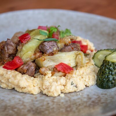 Вырезка ягненка с баклажаном и хумусом в Дюшес по цене 790