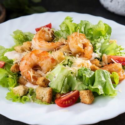 Цезарь с креветкамив Шашлык юга Краснодар по цене 490 ₽