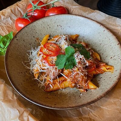 Паста арабьята с пастрами в Блеск по цене 420