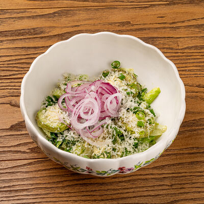 Салат с домашними жареными кабачками и фермерской брынзойв Казак по цене 590 ₽