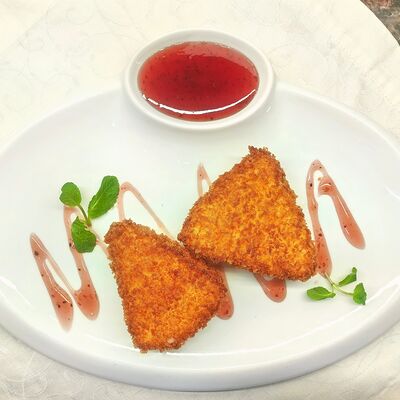 Сулугуни в хрустящей панировке в Шафран по цене 550 ₽