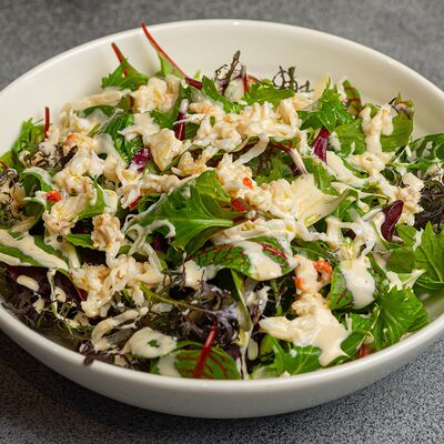 Краб с авокадо, зеленью и имбирный соусом в 321 Club by Novikov по цене 1360