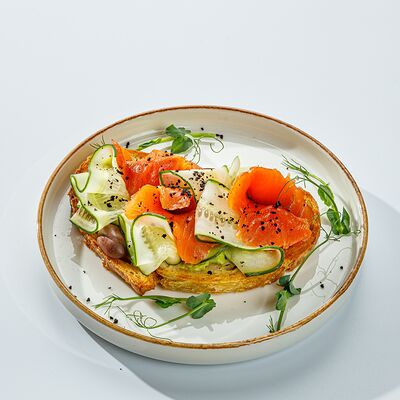 Форель слабой соли с гуакамоле в The Brasserie по цене 610 ₽