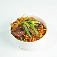 Яичная лапша с говядиной в ЁБИСАН