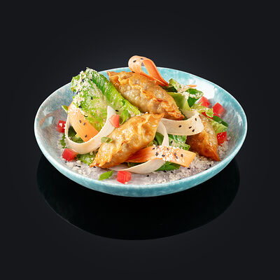 Салат с дамплингами в Якитория по цене 583 ₽