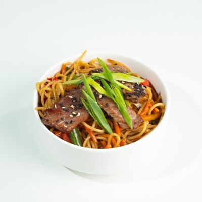 Яичная лапша с говядиной в ЁБИСАН по цене 909 ₽