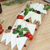 Ассорти из кавказских сыров в Vinograd