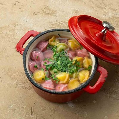 Пельмешки с бульоном в Семейное кафе Дача по цене 415 ₽