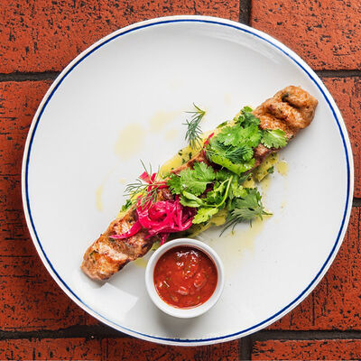 Кебаб из хакасской говядины с домашним лечо и мятым картофелем в Дзеими по цене 428 ₽