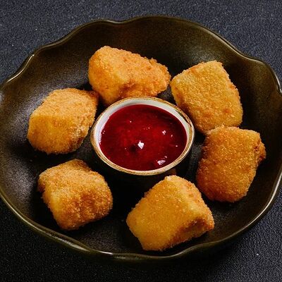 Камабер с клюквенным соусом в Smoky People по цене 670 ₽