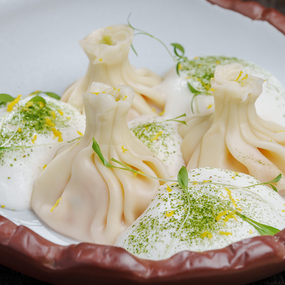 Хинкали с копченой семгой, томатами, сыром сулугуни в Съели Сумели по цене 1000 ₽