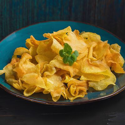 Картофельные чипсы собственного приготовления в Длинный нос по цене 220 ₽