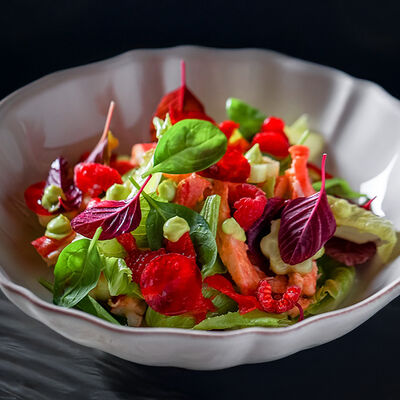 С крабовым мясом, авокадо, томатами и цитрусовой заправкой в Морской по цене 1990 ₽