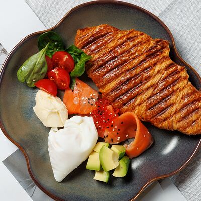 Большой завтрак с круассаном и лососем в Кстати, давай зайдём по цене 730 ₽