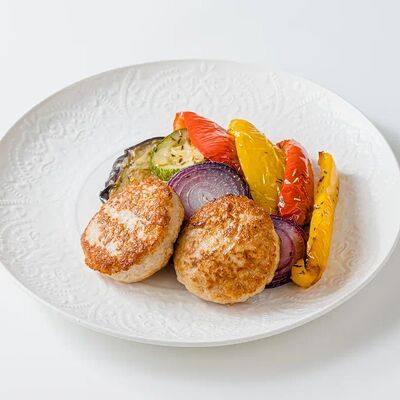 Котлеты из индейки с овощами гриль в Волконский по цене 750 ₽