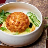 Пожарская рыбная котлета с картофельным пюре и перечным соусом в Есть Today