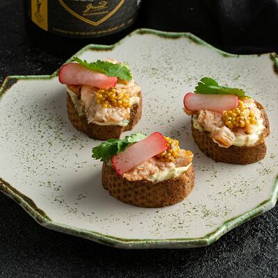 Брускетты с лососем в Jager restopub по цене 540 ₽