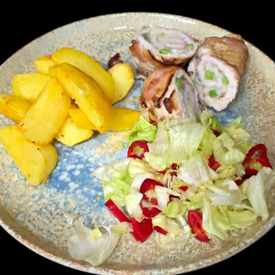 Свиные рулетики с сыром и картофельными дольками в Неаполь по цене 33 р.