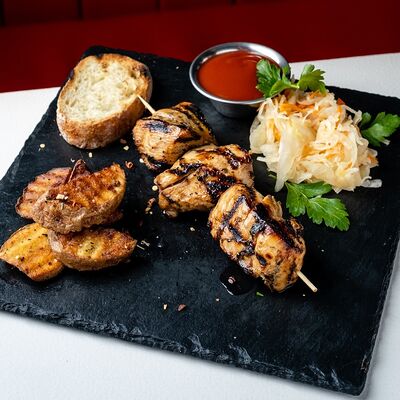 Шашлык из филе бедрав Метро Cafe по цене 539 ₽