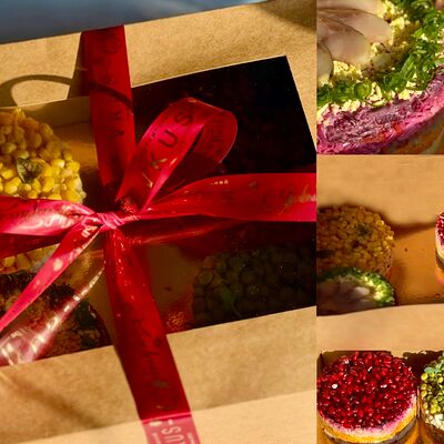 Ассорти из новогодних салатов в Vkus по цене 3600 ₽