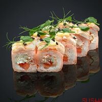 Ролл в маменори с крабом и креветкой в Sushi Boom