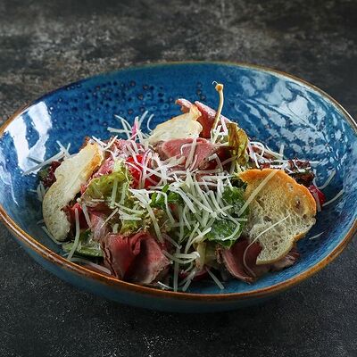 Салат с ростбифом в Двор Помидор по цене 650