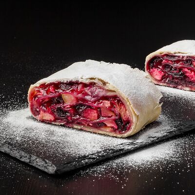 Штрудель вишневый в Пекарня Тартин по цене 215 ₽