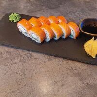 Ролл Филадельфия в Atomic pizza